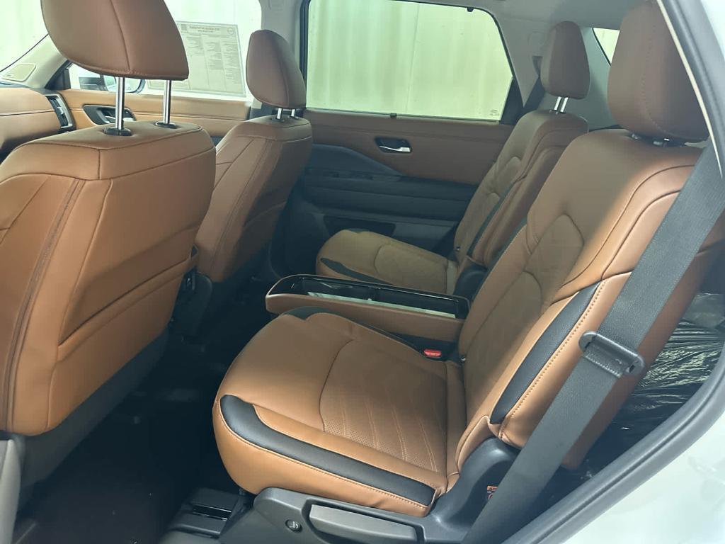 new 2025 Nissan Pathfinder car, priced at $54,360