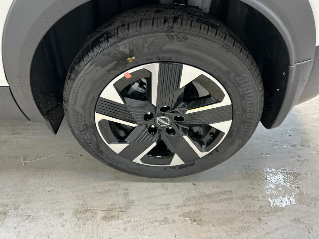 new 2025 Nissan Kicks car, priced at $27,705