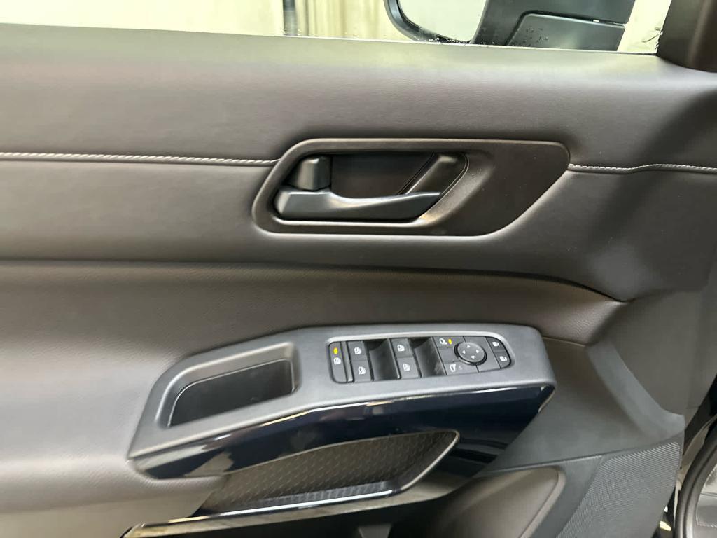 new 2025 Nissan Pathfinder car, priced at $41,387