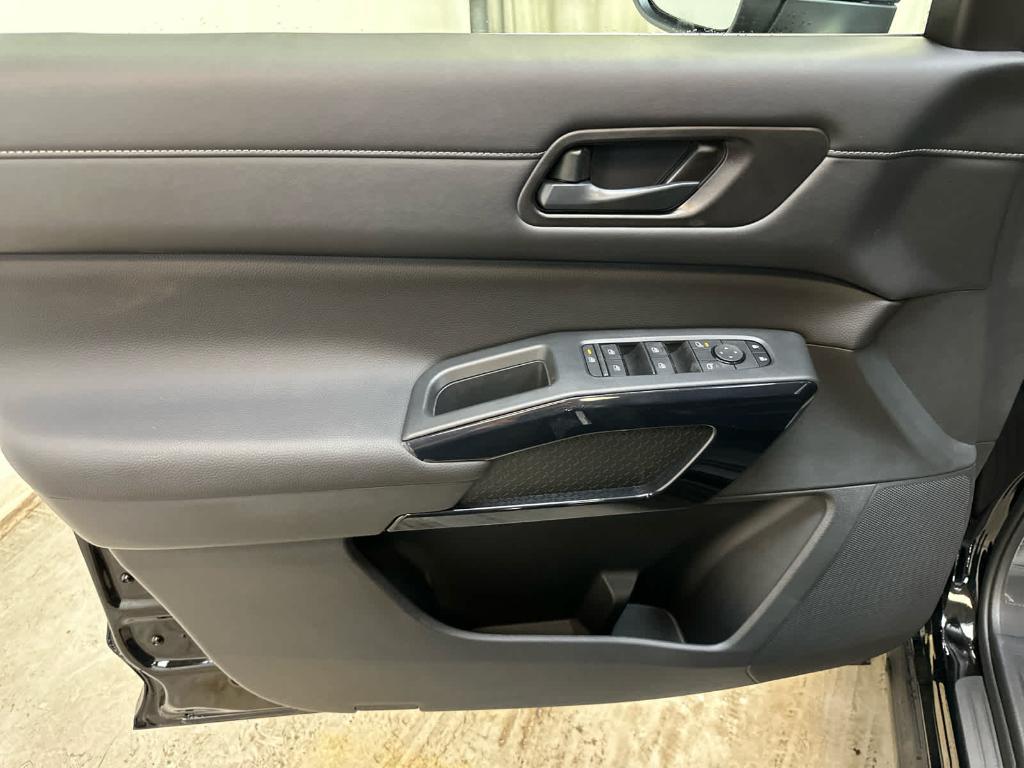 new 2025 Nissan Pathfinder car, priced at $41,387
