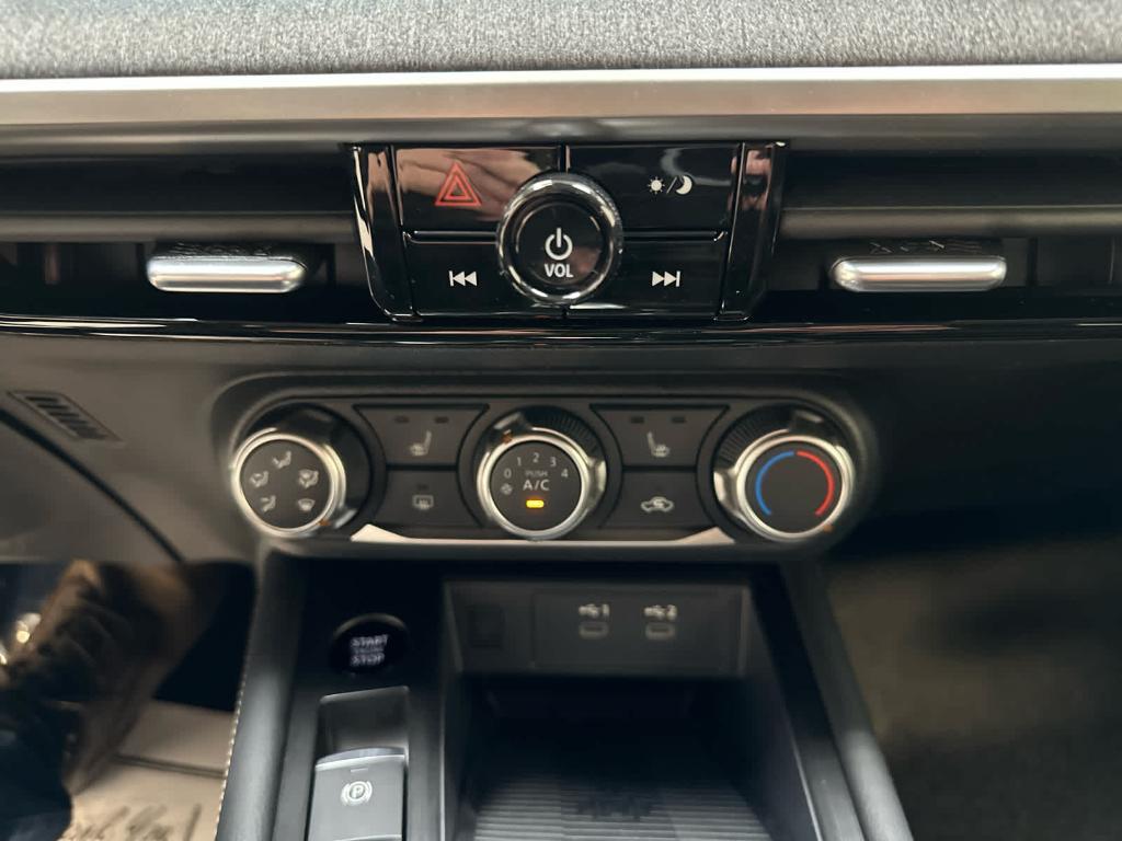 new 2025 Nissan Kicks car, priced at $29,535
