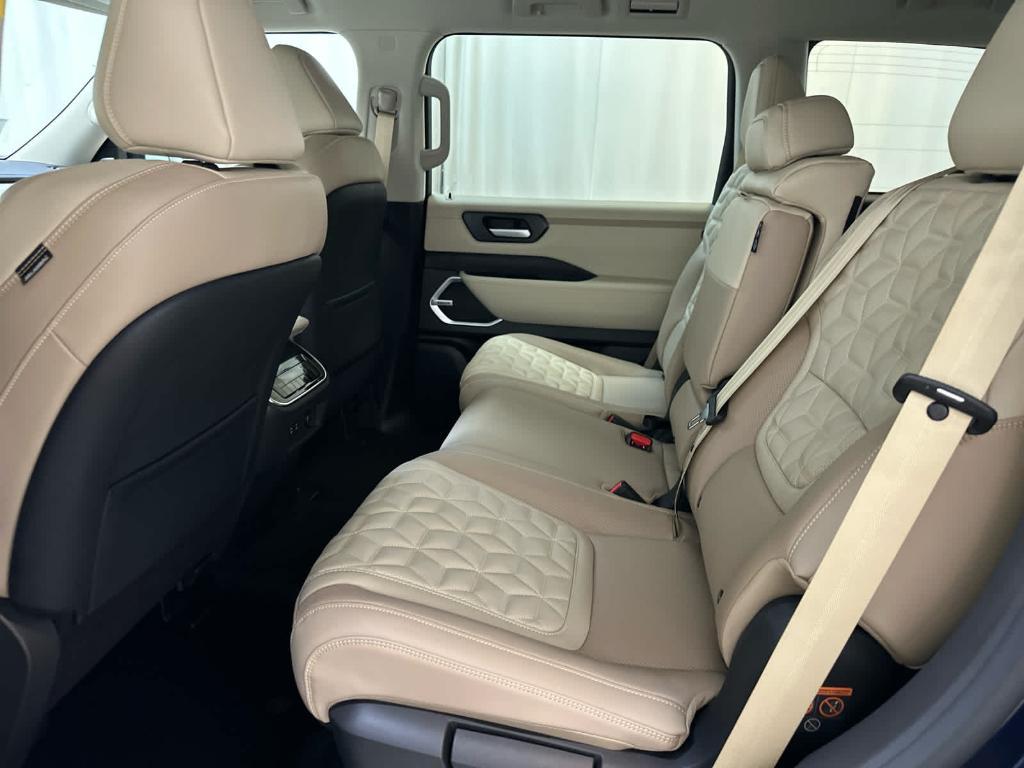 new 2025 Nissan Armada car, priced at $77,290