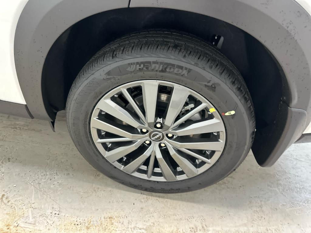 new 2025 Nissan Pathfinder car, priced at $47,878