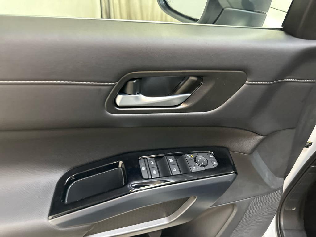 new 2025 Nissan Pathfinder car, priced at $47,878