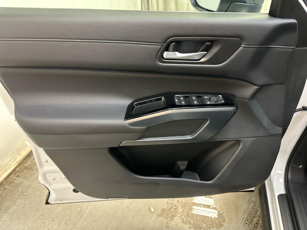 new 2025 Nissan Pathfinder car, priced at $47,878