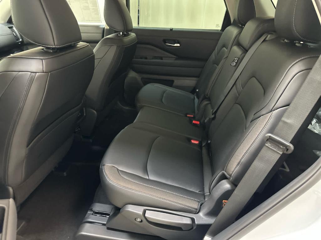 new 2025 Nissan Pathfinder car, priced at $44,913