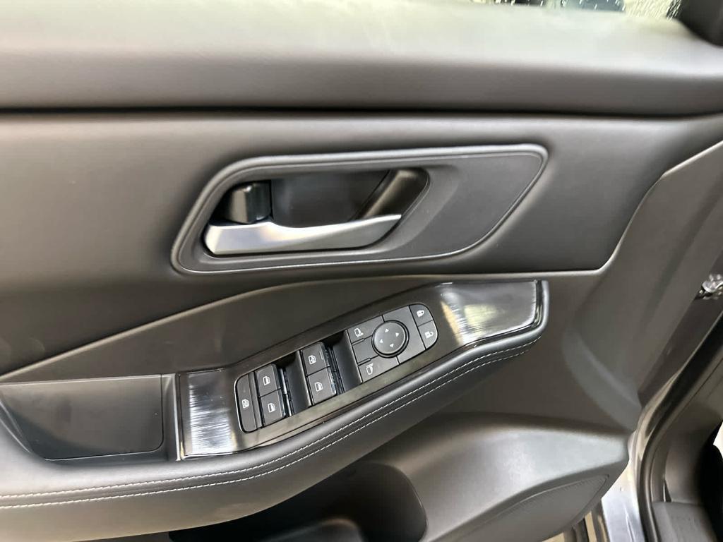 new 2025 Nissan Rogue car, priced at $32,104