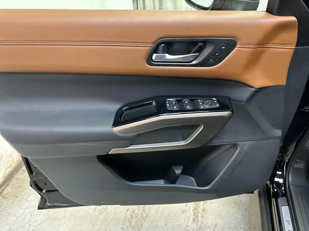 new 2025 Nissan Pathfinder car, priced at $50,504