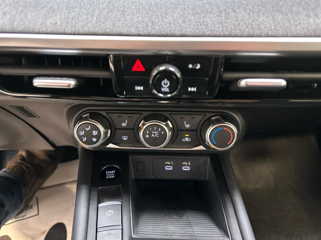 new 2025 Nissan Kicks car, priced at $29,105