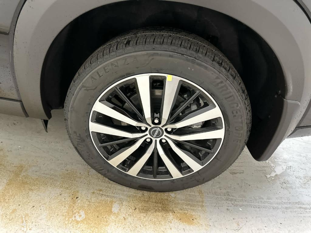 new 2025 Nissan Pathfinder car, priced at $51,058
