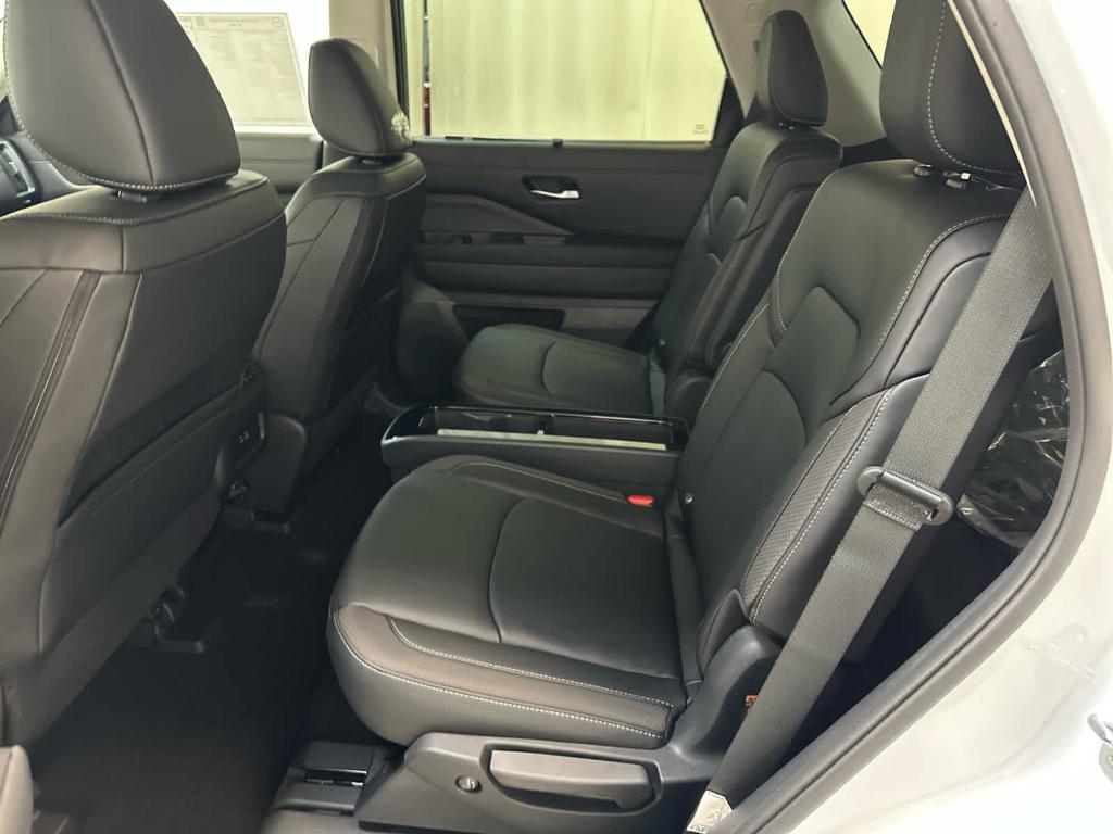 new 2025 Nissan Pathfinder car, priced at $46,984
