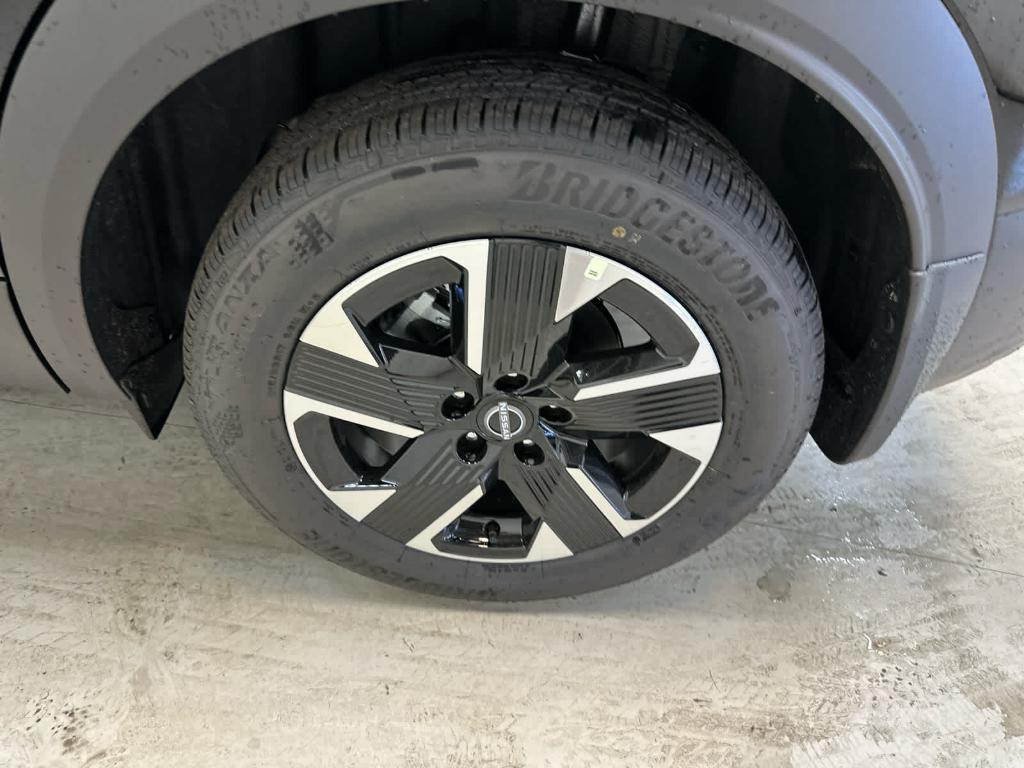 new 2025 Nissan Kicks car, priced at $28,058