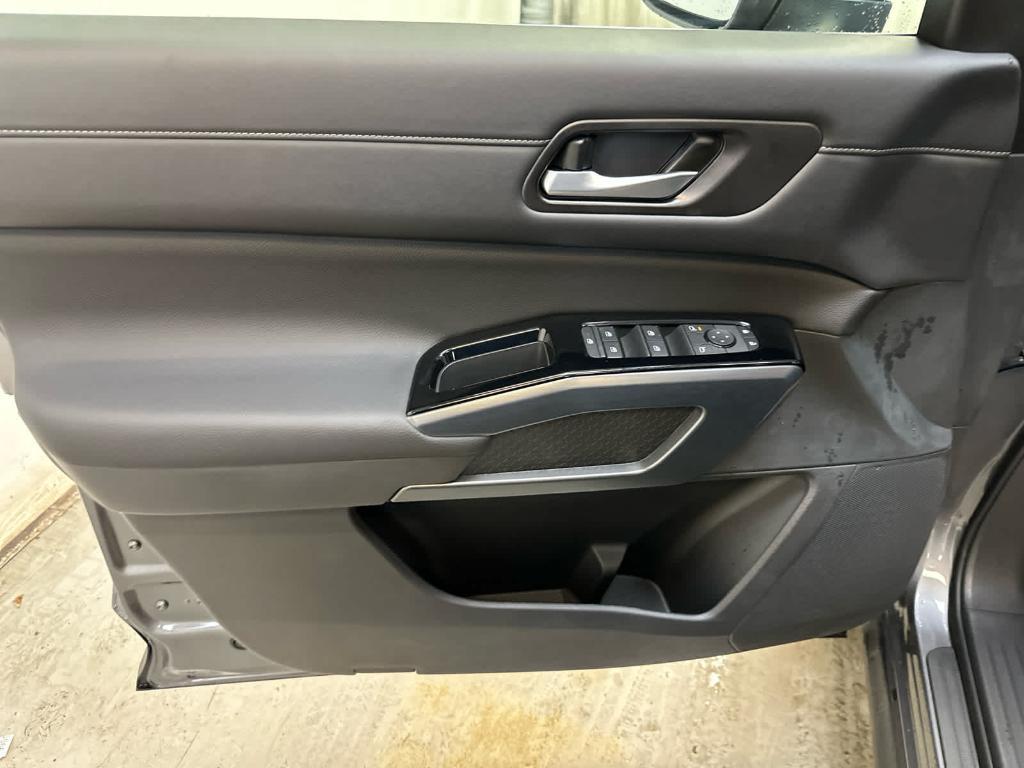 new 2025 Nissan Pathfinder car, priced at $43,316