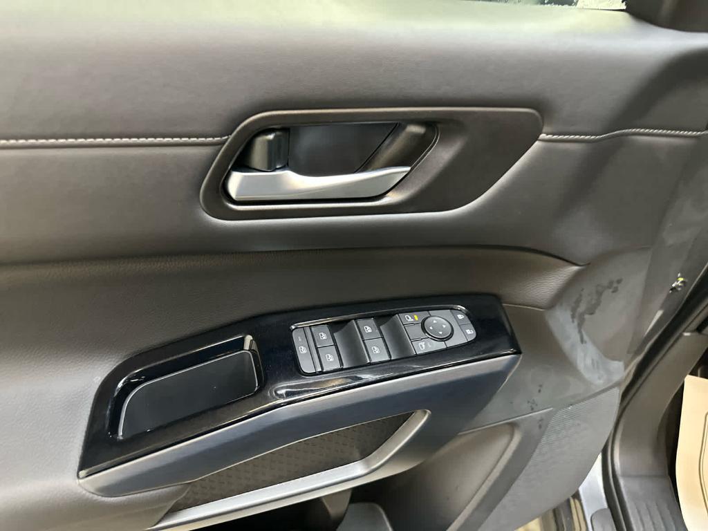 new 2025 Nissan Pathfinder car, priced at $43,316