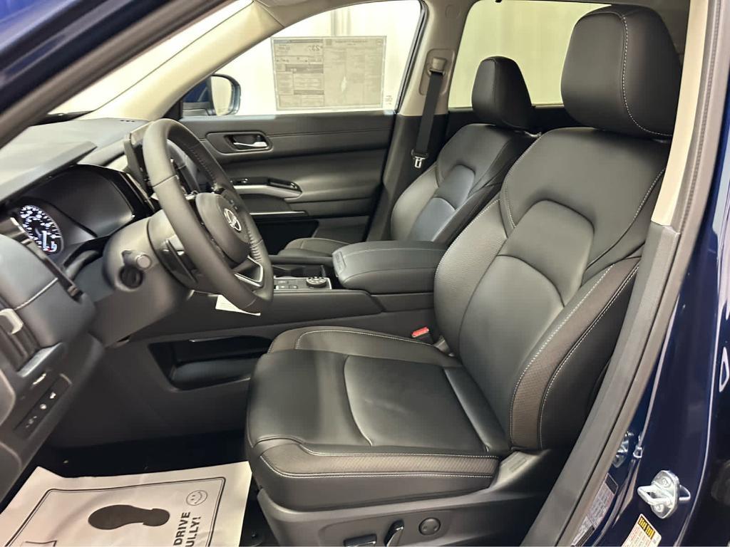 new 2025 Nissan Pathfinder car, priced at $44,404