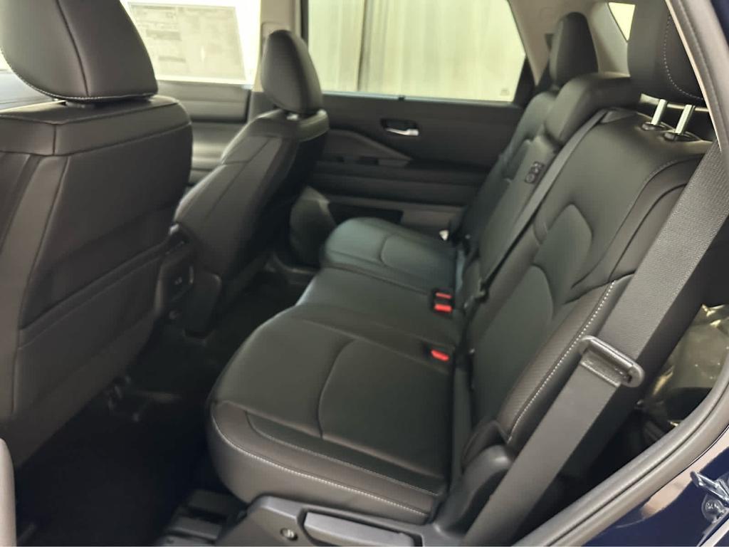 new 2025 Nissan Pathfinder car, priced at $44,404