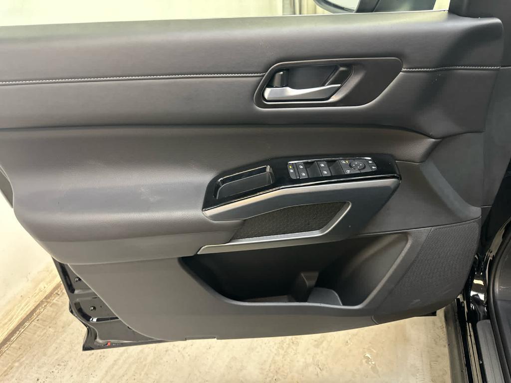 new 2025 Nissan Pathfinder car, priced at $44,513
