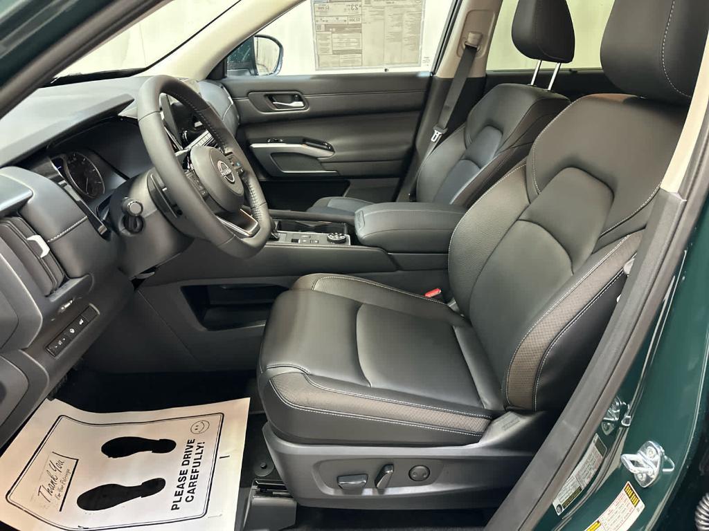 new 2025 Nissan Pathfinder car, priced at $44,086