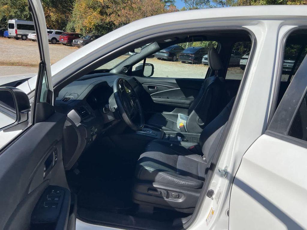 used 2022 Honda Passport car, priced at $30,444