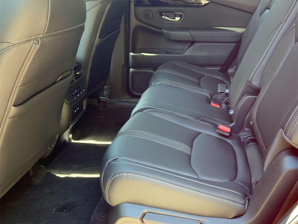 new 2025 Honda Pilot car, priced at $44,995