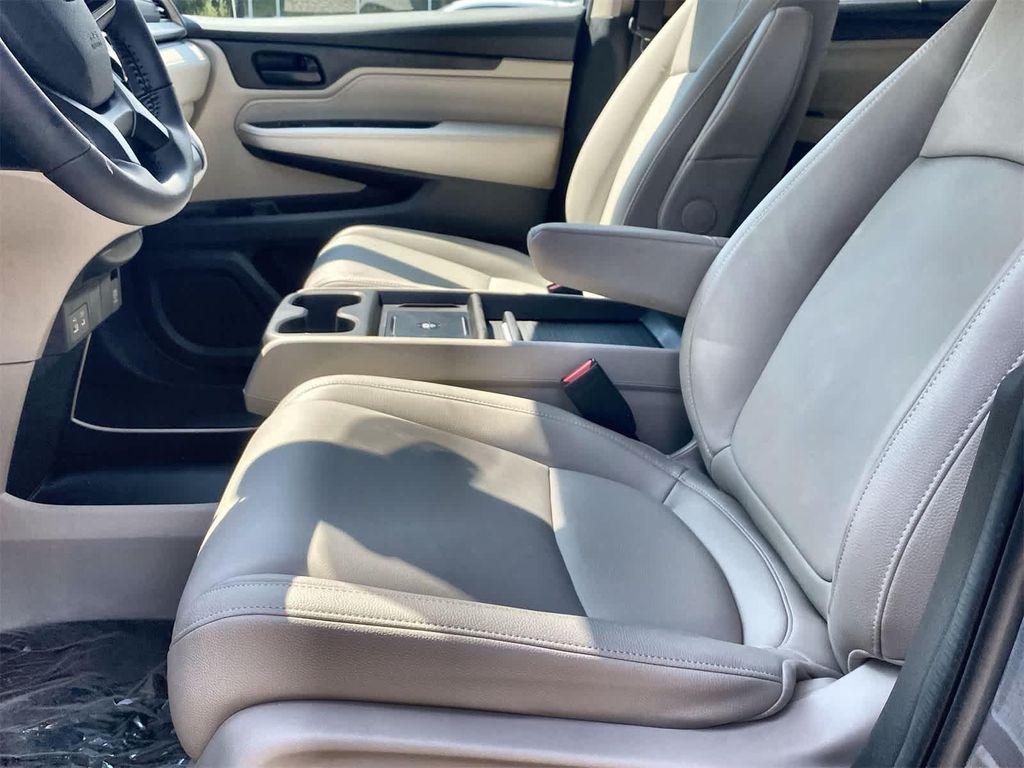 new 2026 Honda Odyssey car, priced at $44,290