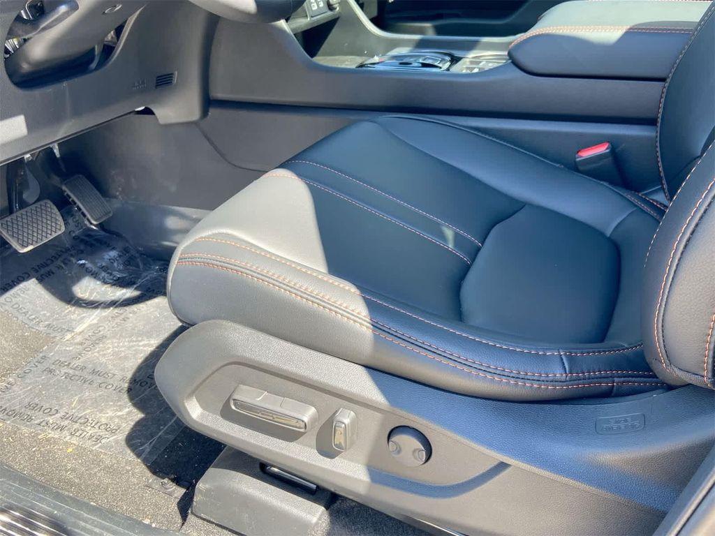 new 2025 Honda Pilot car, priced at $50,895