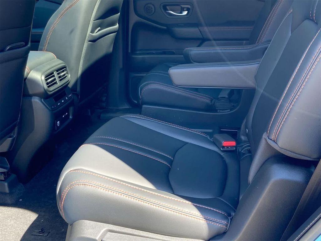 new 2025 Honda Pilot car, priced at $50,895