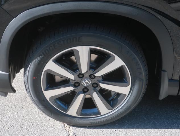 new 2025 Honda Pilot car, priced at $54,530