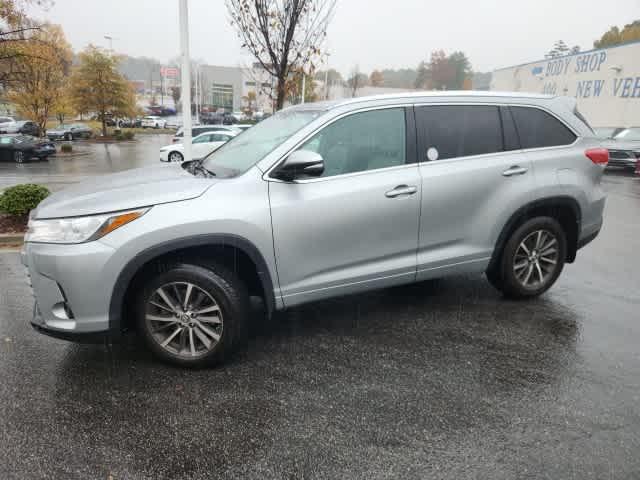 used 2018 Toyota Highlander car, priced at $26,989