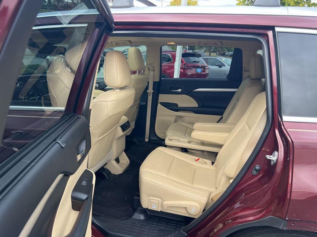 used 2019 Toyota Highlander car, priced at $28,674