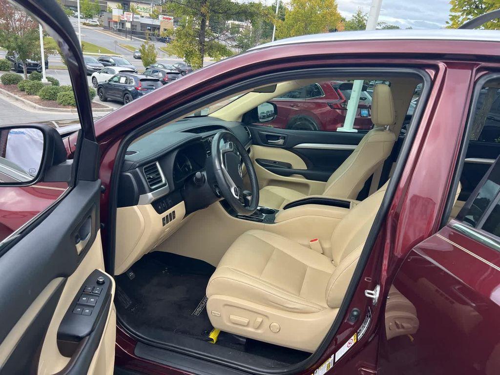 used 2019 Toyota Highlander car, priced at $28,674