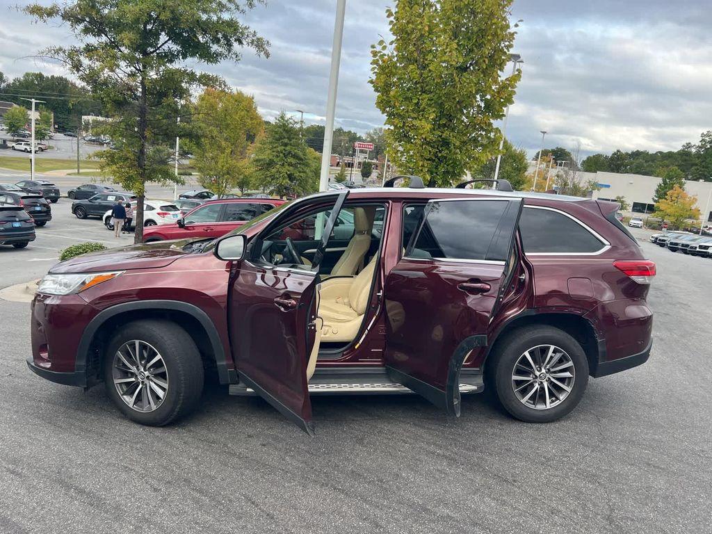 used 2019 Toyota Highlander car, priced at $28,674