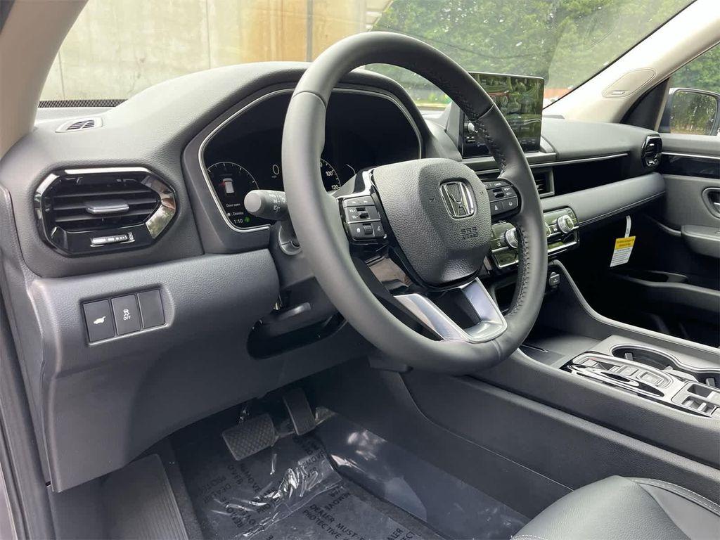 new 2025 Honda Pilot car, priced at $51,095