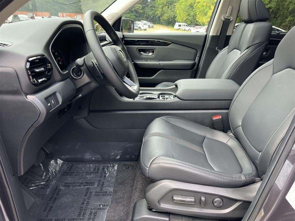 new 2025 Honda Pilot car, priced at $51,095