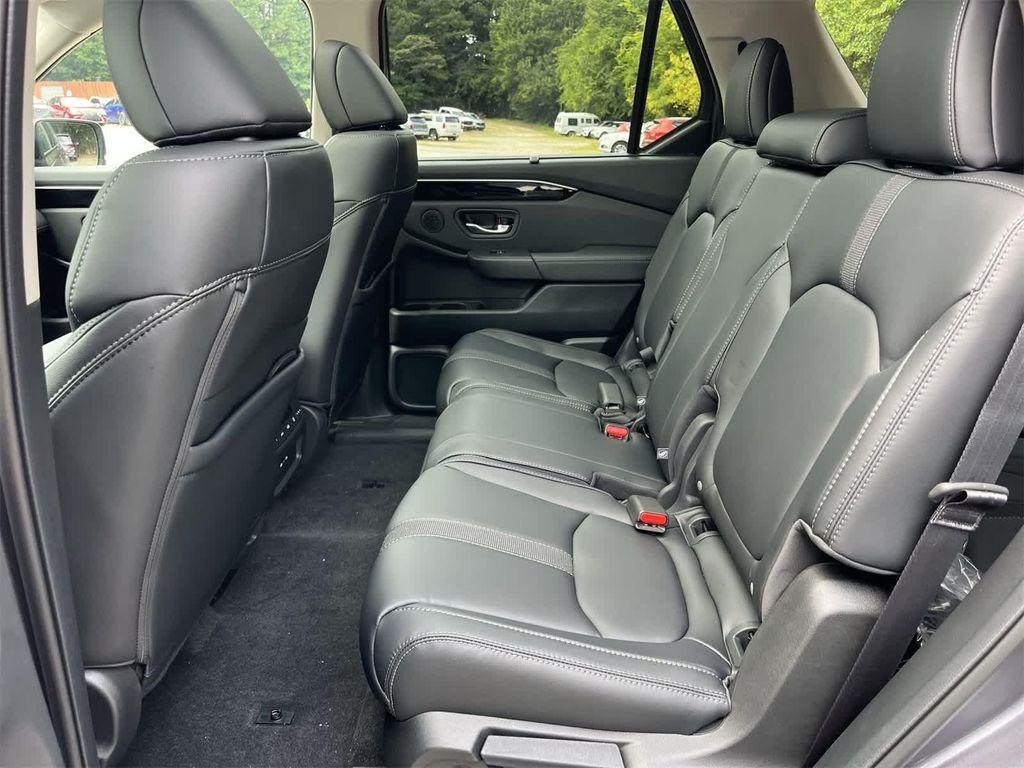 new 2025 Honda Pilot car, priced at $51,095