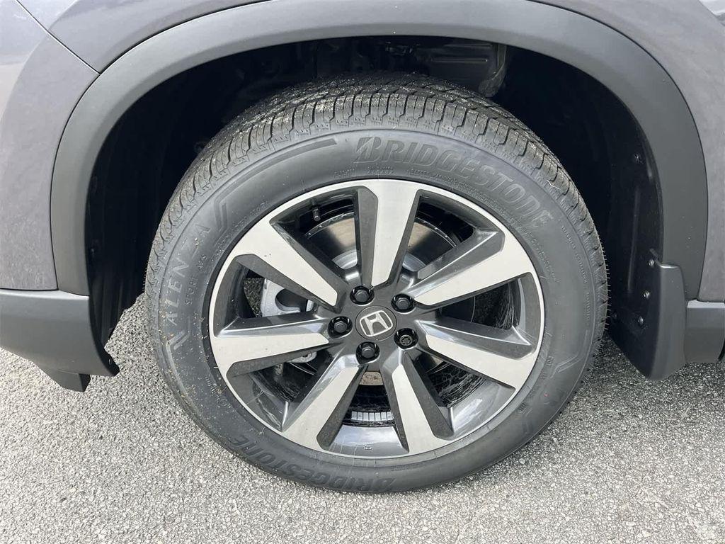 new 2025 Honda Pilot car, priced at $51,095