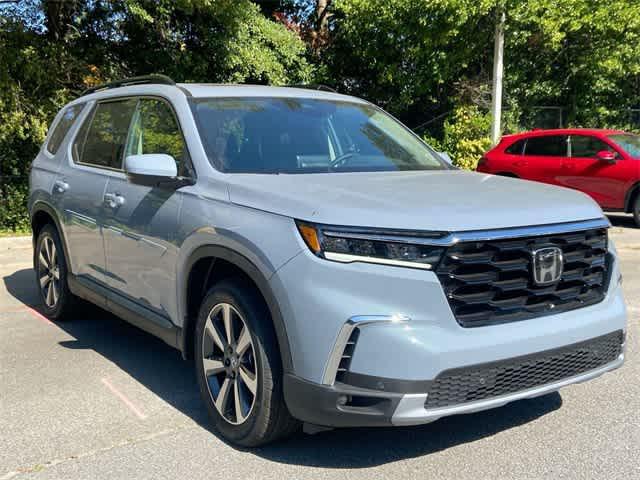 new 2025 Honda Pilot car, priced at $49,350