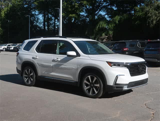 new 2025 Honda Pilot car, priced at $54,930