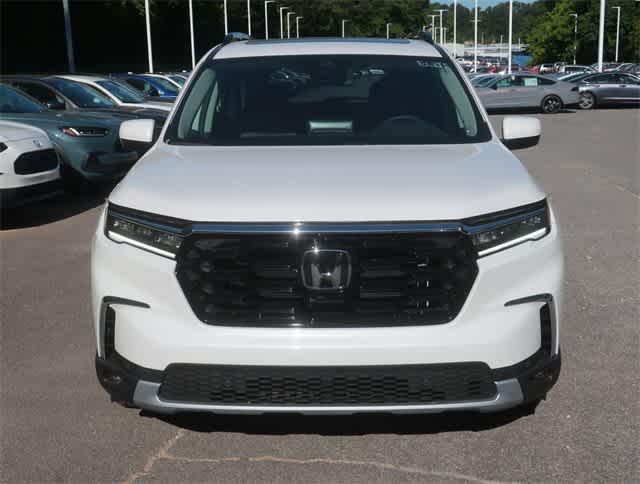 new 2025 Honda Pilot car, priced at $54,930