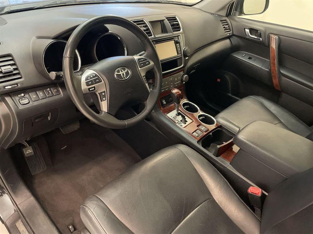 used 2013 Toyota Highlander car, priced at $13,900