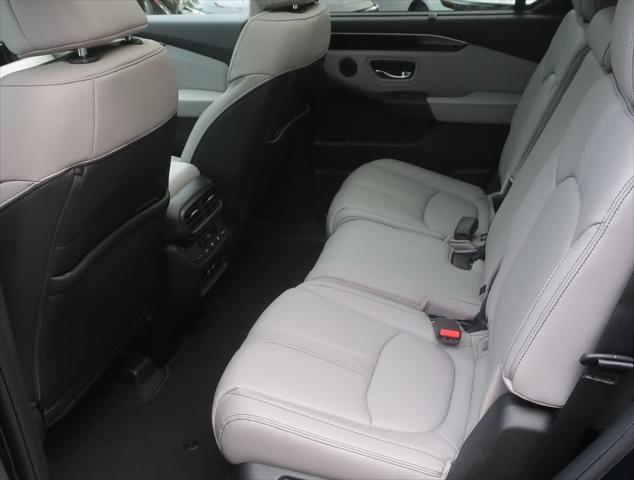 new 2025 Honda Pilot car, priced at $51,050