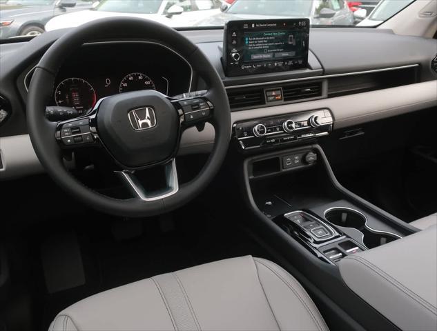 new 2025 Honda Pilot car, priced at $51,050