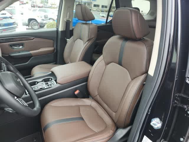 used 2025 Honda Pilot car, priced at $50,598