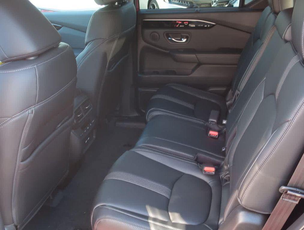 new 2025 Honda Pilot car, priced at $45,450