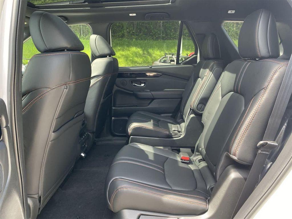 new 2025 Honda Pilot car, priced at $51,350