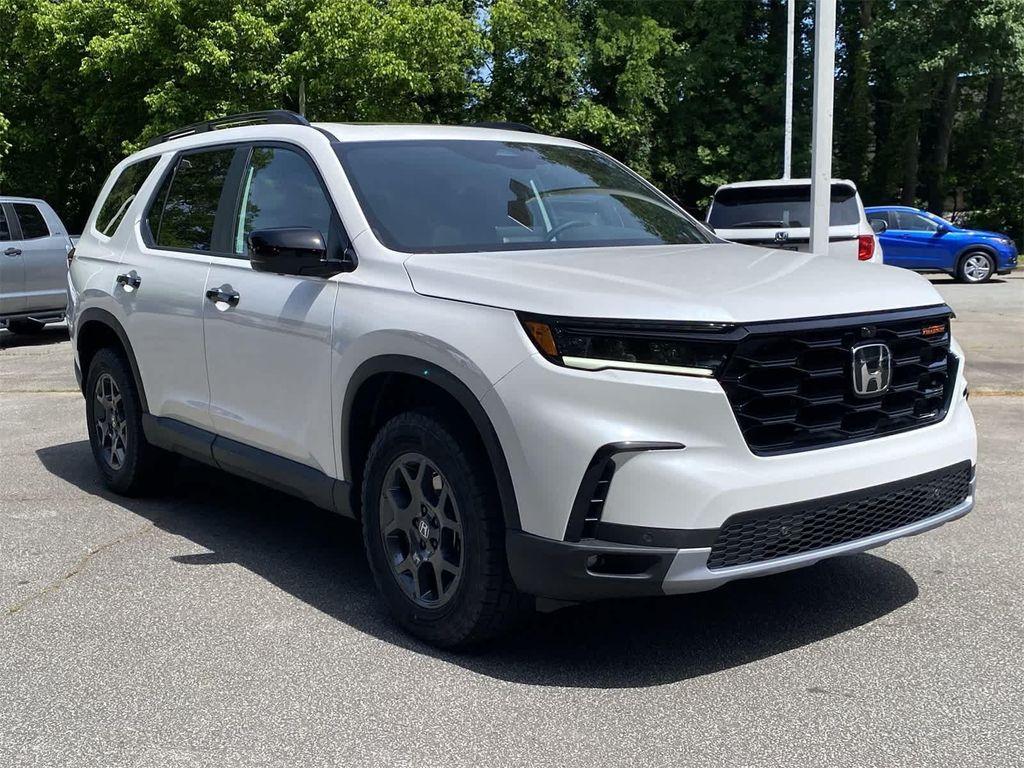 new 2025 Honda Pilot car, priced at $51,350