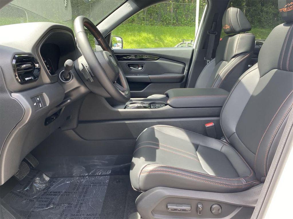 new 2025 Honda Pilot car, priced at $51,350