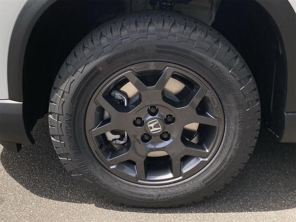 new 2025 Honda Pilot car, priced at $51,350