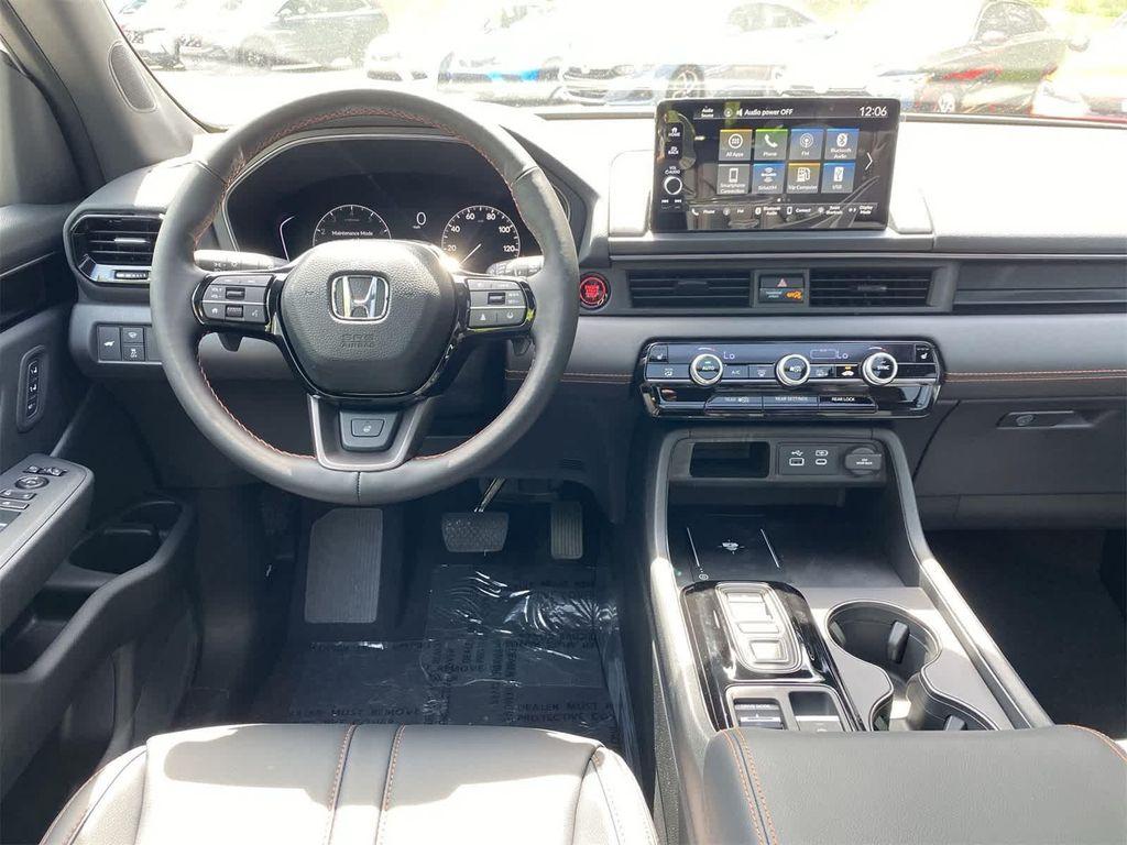 new 2025 Honda Pilot car, priced at $51,350