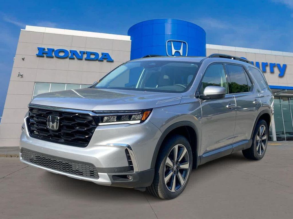 new 2025 Honda Pilot car, priced at $51,050